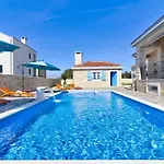 Stonevilla By Aneo Travel