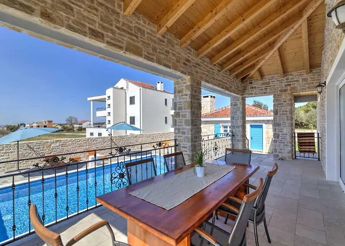 Stonevilla By Aneo Travel *