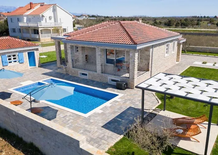 Stonevilla By Aneo Travel