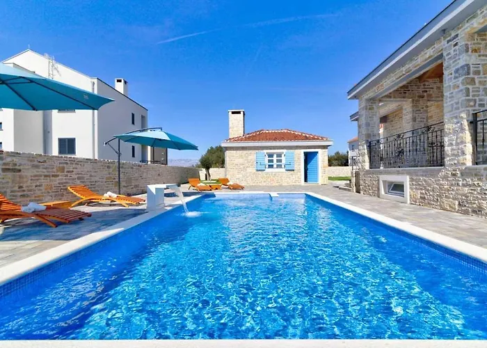 Stonevilla By Aneo Travel