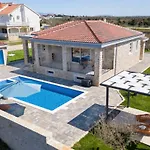 Stonevilla By Aneo Travel